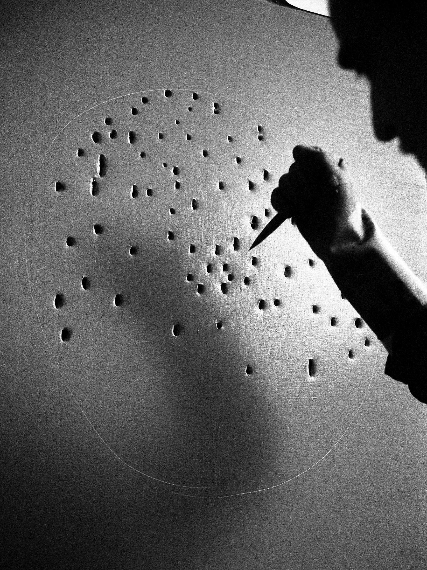 Lucio Fontana, Il Sole, Milano (5)